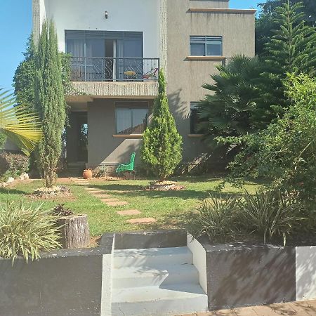 Jacuzzi City Home Kampala Ngoại thất bức ảnh