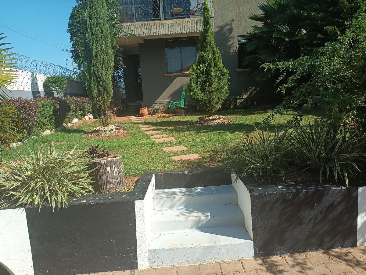 Jacuzzi City Home Kampala Ngoại thất bức ảnh