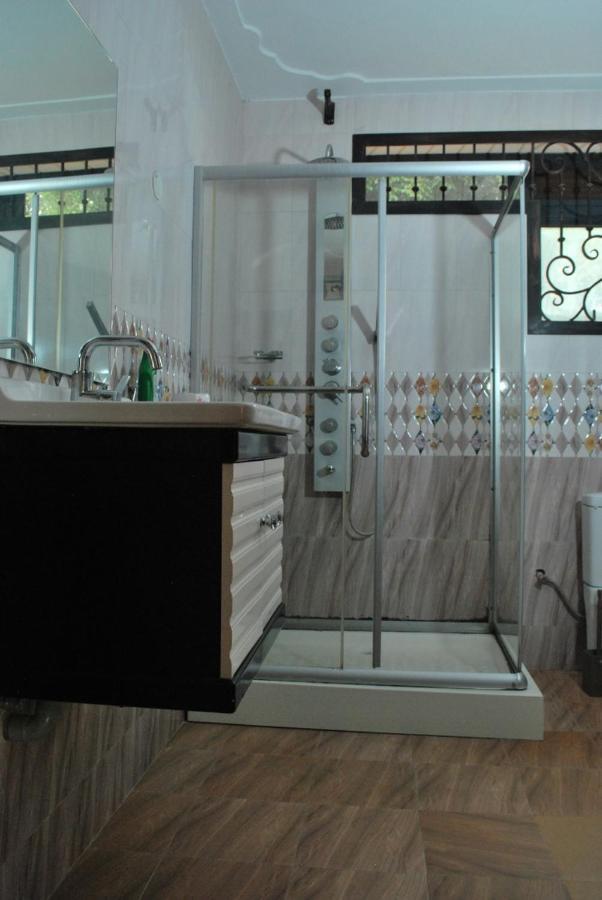 Jacuzzi City Home Kampala Ngoại thất bức ảnh