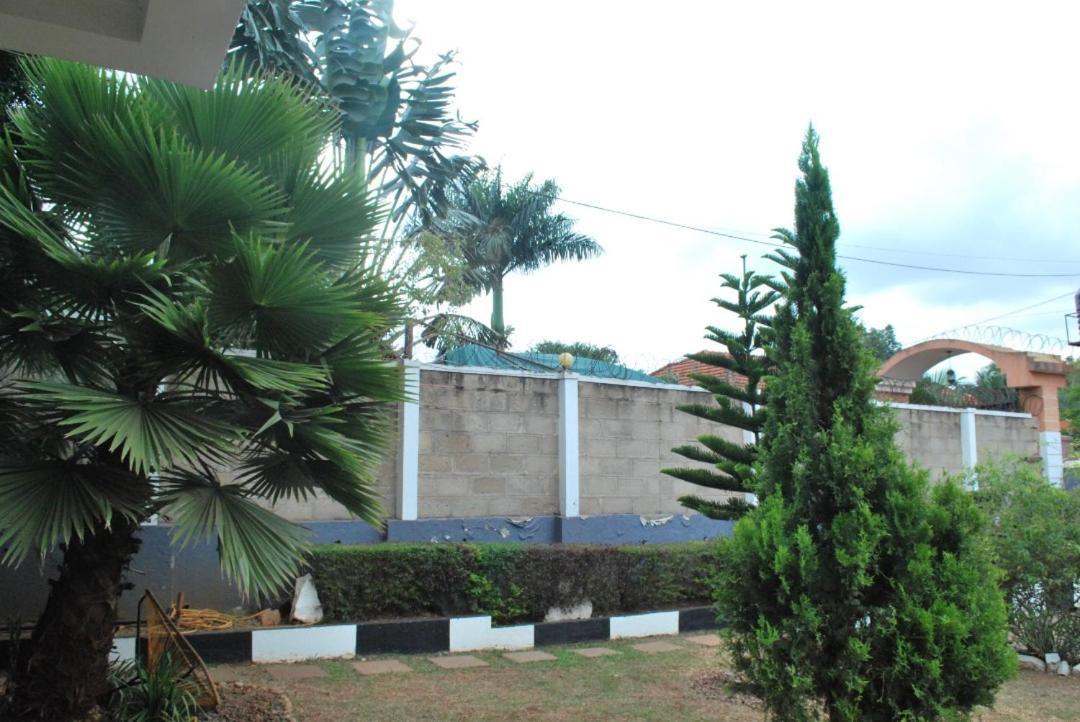Jacuzzi City Home Kampala Ngoại thất bức ảnh