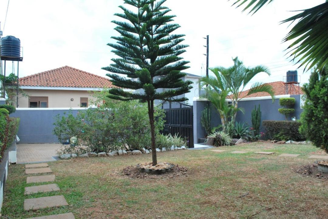 Jacuzzi City Home Kampala Ngoại thất bức ảnh