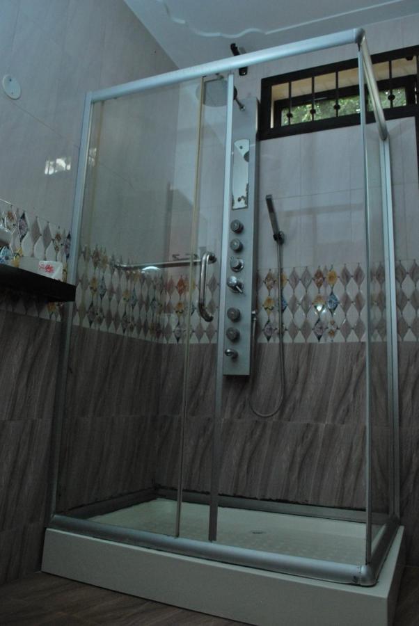 Jacuzzi City Home Kampala Ngoại thất bức ảnh